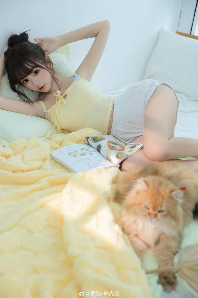 杨文海在半年度工作会议上强调：锚定转型战略 深耕商贸布局 以实干实绩开创集团高质量发展新局面